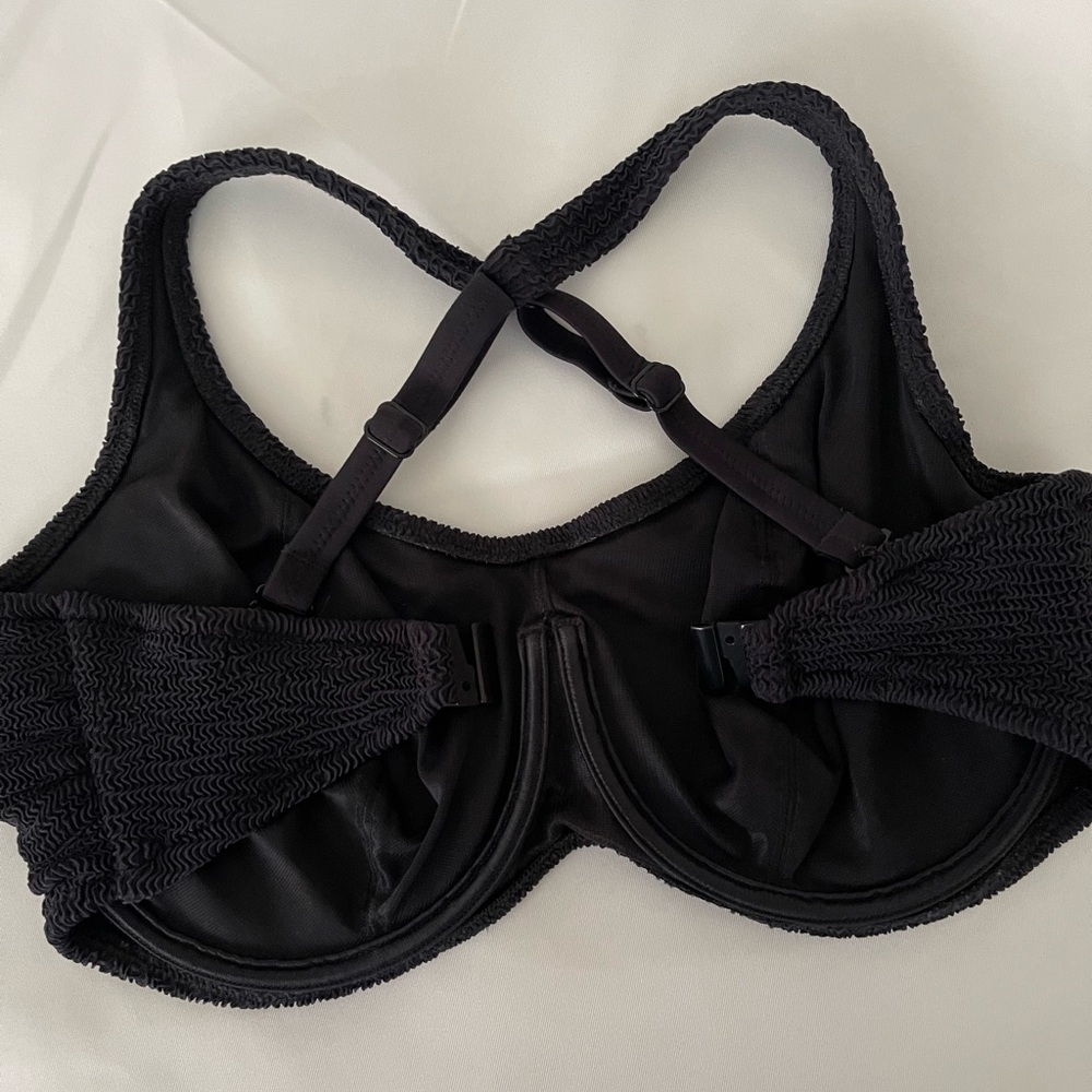 Freya Black Textured Bikini Top - Women 30i (USA) - EUC - Picture 2 of 6